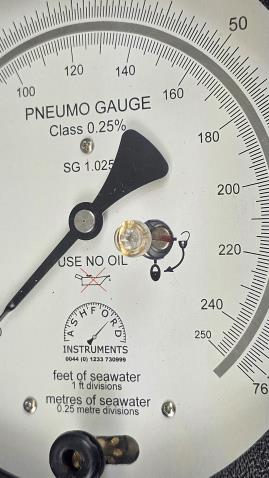 ABS Plastic Case Pneumo Depth Gauge With Front Lock Transit Screw